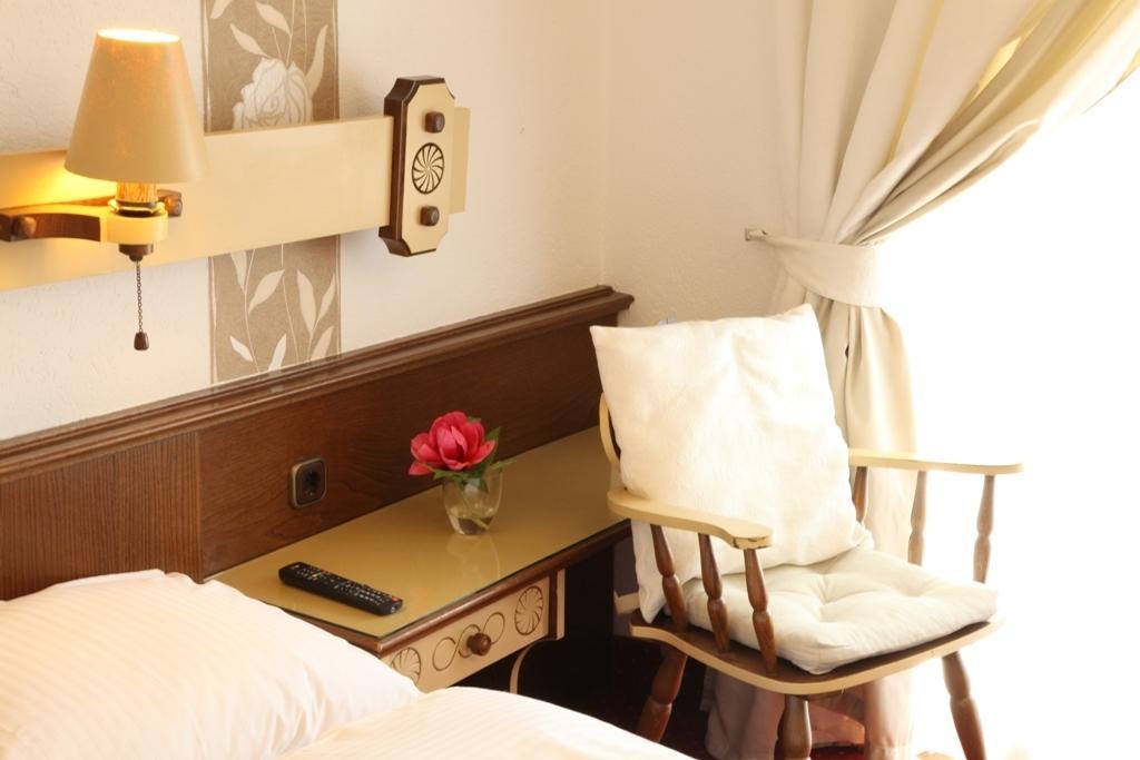 Kurhotel Wuerdinger Hof Bad Fussing Room photo