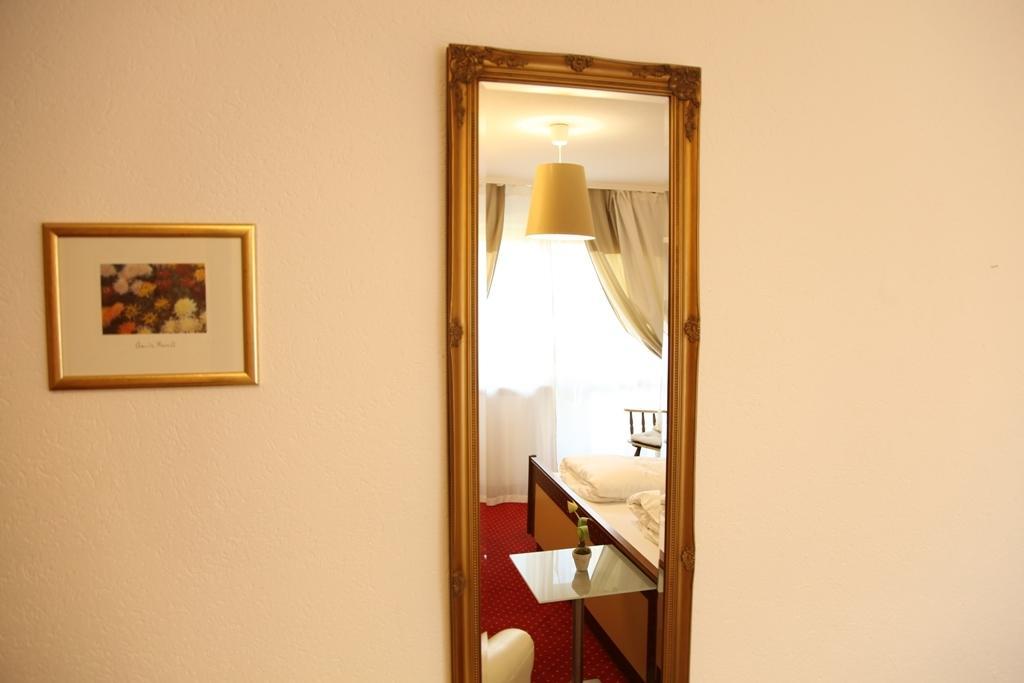 Kurhotel Wuerdinger Hof Bad Fussing Room photo